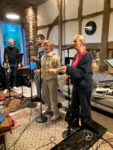 🎶🤩 Ja, uns gibt es noch! 🤩🎶  Während es hier in den sozialen Medien etwas ruhiger war, waren wir im Hintergrund alles andere als untätig – wir haben fleißig geprobt, gefeilt und uns auf die neue Saison vorbereitet. 💪🏼🎸🥁🎤  📸 Hier ein paar aktuelle Eindrücke aus unseren Proben: Wir sind bereit!  🟢 Good News:
Der erste Auftritt der Saison steht endlich vor der Tür! 🎉  🔴 Bad News:
Unser erster Gig ist leider nicht öffentlich. 🙈  🟢 Aber keine Sorge – natürlich gibt es auch ein Happy End in diesem Post! 🎊  Am Samstag, den 4. Juli 2026, dürfen wir ein wunderbares Erlebnis aus dem letzten Jahr wiederholen und wieder live beim Schützenfest @bsvharsewinkel auf der Bühne stehen! 🎶🍻🥳  📍 Schützenfest Harsewinkel
🕗 Ab 20:00 Uhr
🎸 Live on Stage  Wir freuen uns riesig darauf, mit euch einen großartigen Abend voller Musik, guter Stimmung und bester Feierlaune zu verbringen! 🔥🎵  Wer ist dabei? 🙋‍♀️🙋‍♂️  #gtownrockorchestra #LiveMusik #Harsewinkel #bsvharsewinkel